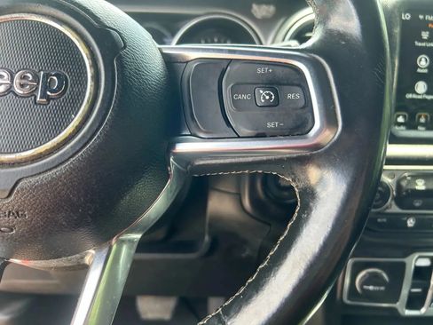 Used 2018 Jeep Wrangler Unlimited Sahara image 15