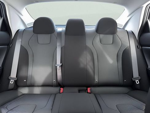Used 2026 Hyundai Elantra SE w/ Cargo Package FWD image 15