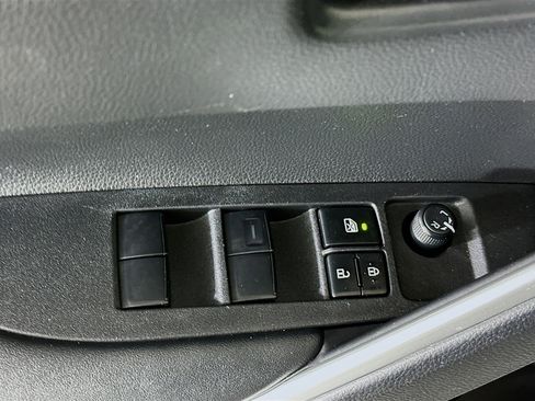 Used 2024 Toyota Corolla Cross LE w/ Moonroof Package image 14