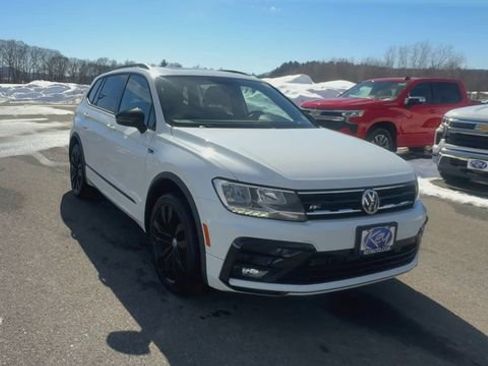 Used 2021 Volkswagen Tiguan SE R-Line image 3