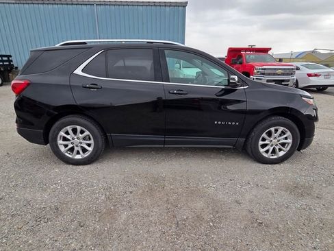 Used 2018 Chevrolet Equinox LT w/ Sun & Infotainment Package FWD image 2