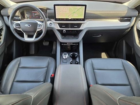 Used 2025 Ford Explorer Active w/ Active Comfort Package AWD/4WD image 16