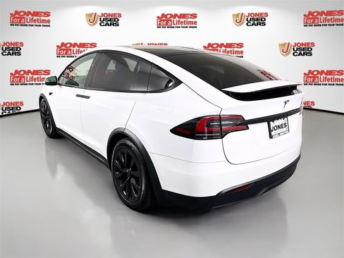 Used 2022 Tesla Model X image 2