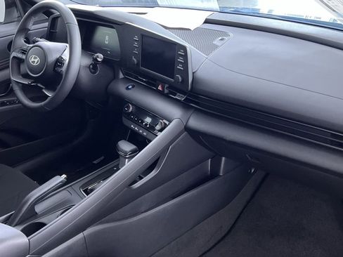 Used 2025 Hyundai Elantra Sport image 30