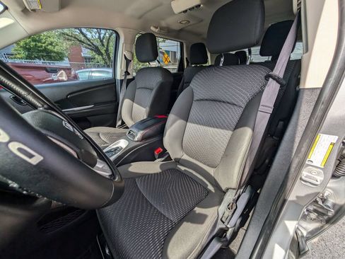 Used 2019 Dodge Journey SE w/ Connectivity Group FWD image 16