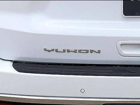 Used 2022 GMC Yukon SLT w/ SLT Premium Package AWD/4WD image 31