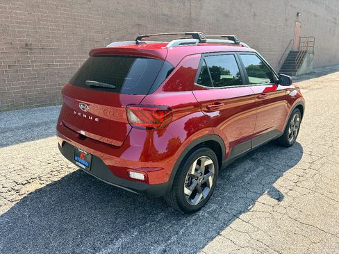 Used 2025 Hyundai Venue SEL FWD image 5