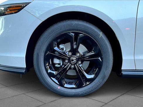 New 2025 Honda Accord SE image 9