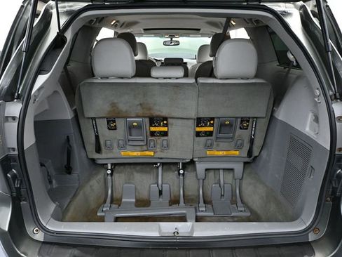 Used 2014 Toyota Sienna XLE image 37