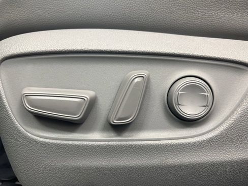 Used 2022 Toyota Highlander XLE image 23