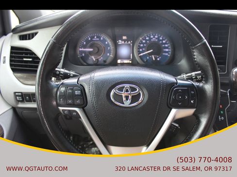 Used 2016 Toyota Sienna Limited image 29