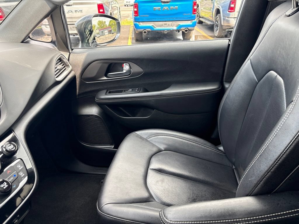 Used 2026 Chrysler Pacifica Select FWD image 27