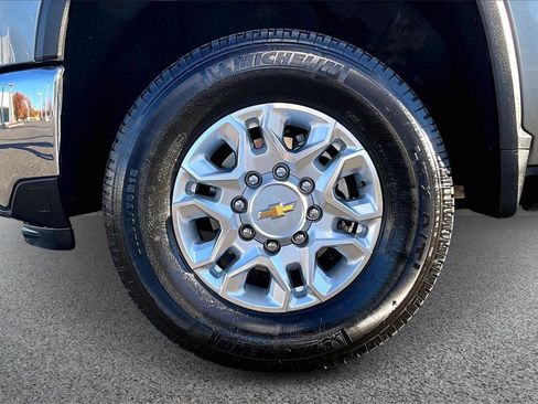 Used 2024 Chevrolet Silverado 2500 LTZ w/ LTZ Plus Package image 31