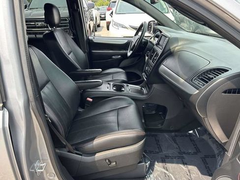 Used 2018 Dodge Grand Caravan GT FWD image 19