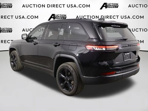 Used 2023 Jeep Grand Cherokee Limited w/ Black Appearance Package AWD/4WD image 41