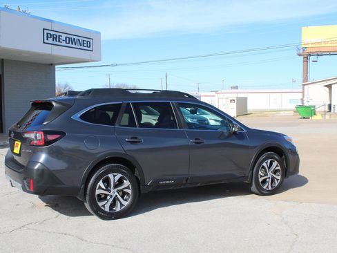 Used 2020 Subaru Outback Limited image 4