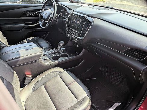 Used 2023 Chevrolet Traverse RS AWD/4WD image 37
