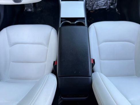 Used 2021 Tesla Model Y Long Range image 48