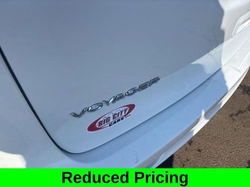 Used 2023 Chrysler Voyager LX FWD image 44