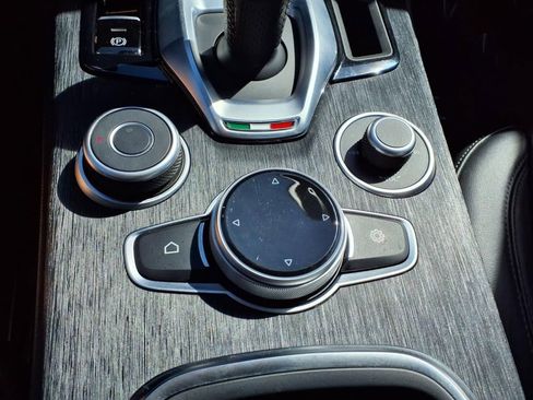 Used 2022 Alfa Romeo Stelvio Sprint image 14