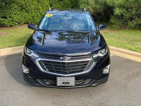 Used 2021 Chevrolet Equinox LT FWD image 2