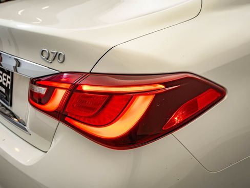 Used 2015 INFINITI Q70 3.7 w/ Deluxe Touring Package AWD/4WD image 9