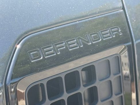 Used 2025 Land Rover Defender 110 X-Dynamic SE AWD/4WD image 17