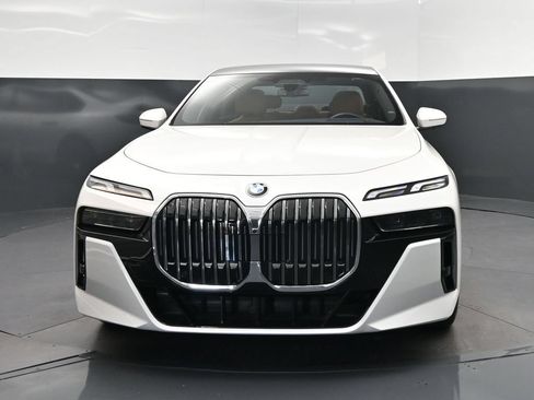 Used 2026 BMW 740i RWD image 10