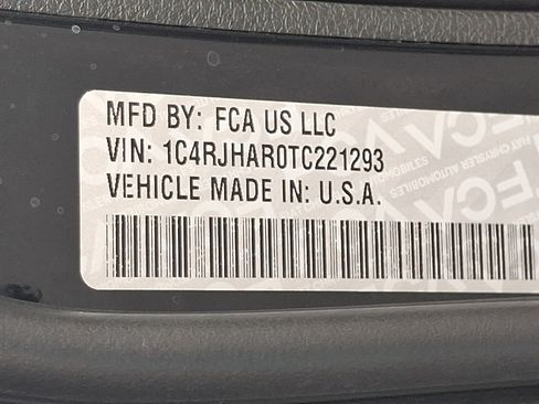 Certified 2026 Jeep Grand Cherokee Altitude AWD/4WD image 27