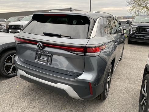 New 2025 Volkswagen Tiguan SE image 7