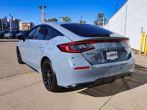 Used 2022 Honda Civic Sport image 3