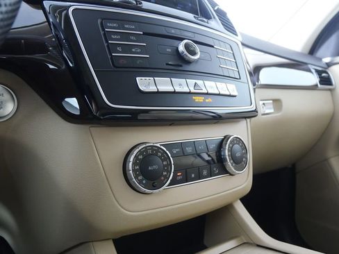 Used 2019 Mercedes-Benz GLE 400 4MATIC image 22