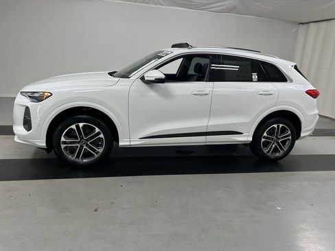 Used 2025 Audi Q5 Premium w/ Convenience Package image 6