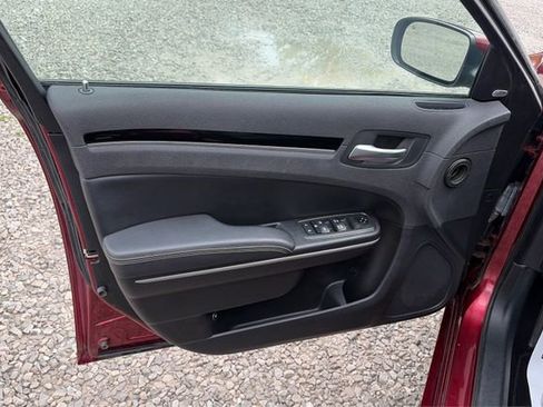Used 2019 Chrysler 300 S AWD/4WD image 19