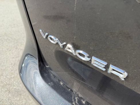 Used 2023 Chrysler Voyager LX image 11