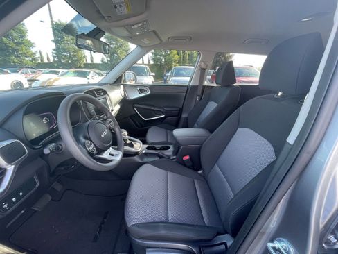 Used 2025 Kia Soul LX w/ LX Technology Package image 22