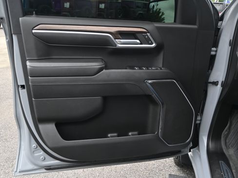 Used 2024 Chevrolet Silverado 1500 LT AWD/4WD image 14