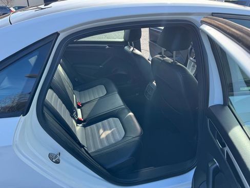 Used 2018 Volkswagen Passat 3.6 image 12