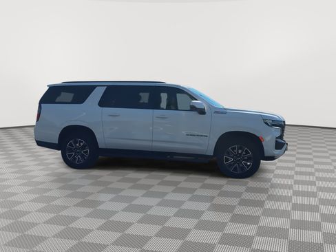 Certified 2023 Chevrolet Suburban Z71 w/ Luxury Package AWD/4WD image 2