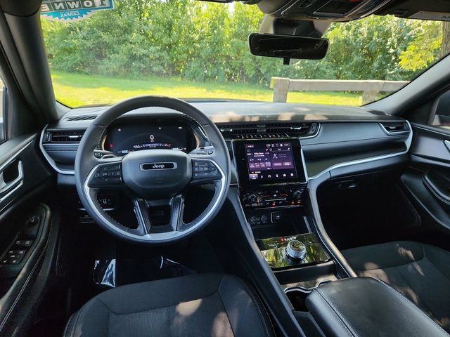 Used 2025 Jeep Grand Cherokee L Laredo w/ Luxury Tech Group I AWD/4WD image 35