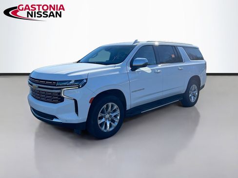 Used 2023 Chevrolet Suburban Premier image 3