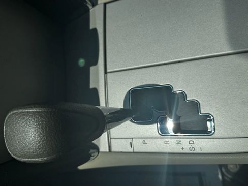 Used 2010 Toyota Camry LE image 20