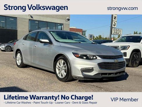 Used 2017 Chevrolet Malibu LT image 1