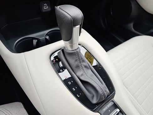 Used 2025 Honda HR-V LX image 14