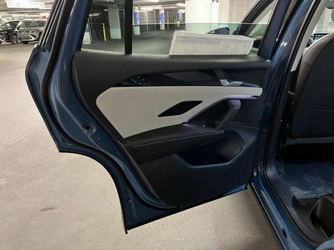 New 2025 Volkswagen Tiguan SE image 21