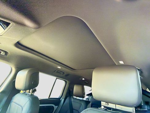 New 2026 Land Rover Defender 130 X-Dynamic SE image 29