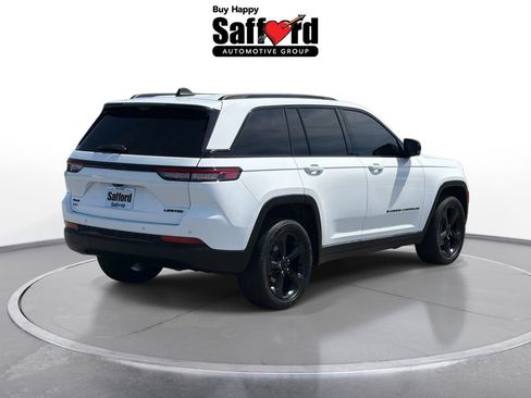 Used 2023 Jeep Grand Cherokee Limited w/ Luxury Tech Group II AWD/4WD image 19