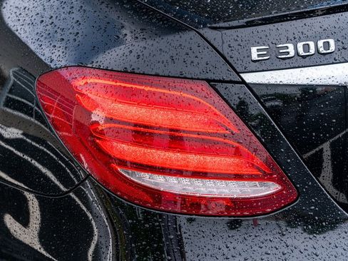 Used 2018 Mercedes-Benz E 300 image 18