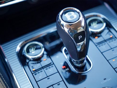 Certified 2023 Bentley Flying Spur W12 image 25