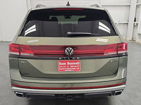 Used 2024 Volkswagen Atlas Peak Edition SEL AWD/4WD image 8
